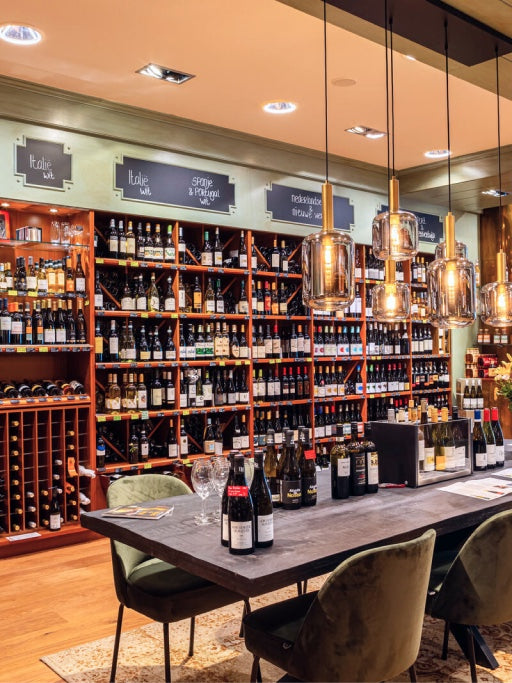 Van der Linden - sfeerbeeld winkel en wijnproeverij